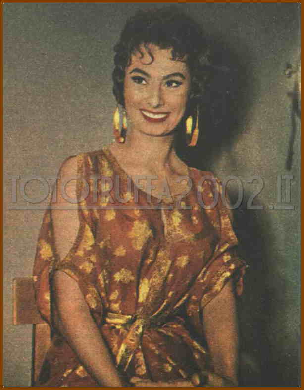 1957 01 Tempo Sophia Loren f5